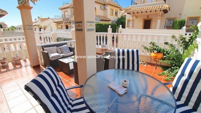 2 soverom Kjedet enebolig til salgs i Cabo Roig, Orihuela med svømmebasseng garasje - € 219 000 (Ref: 10175624)