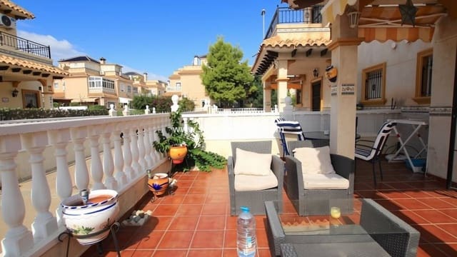 2 soverom Kjedet enebolig til salgs i Cabo Roig, Orihuela med svømmebasseng garasje - € 219 000 (Ref: 10175624)