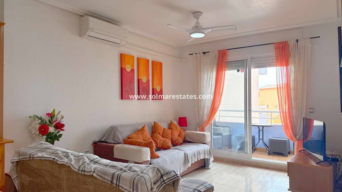 2 Zimmer Apartment zu verkaufen in Cabo Roig mit Pool Garage - 184.950 € (Ref: 10175737)