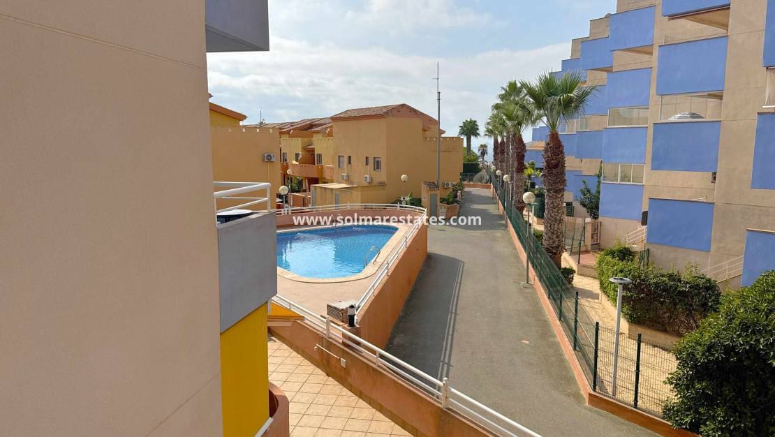 2 Zimmer Apartment zu verkaufen in Cabo Roig mit Pool Garage - 184.950 € (Ref: 10175737)