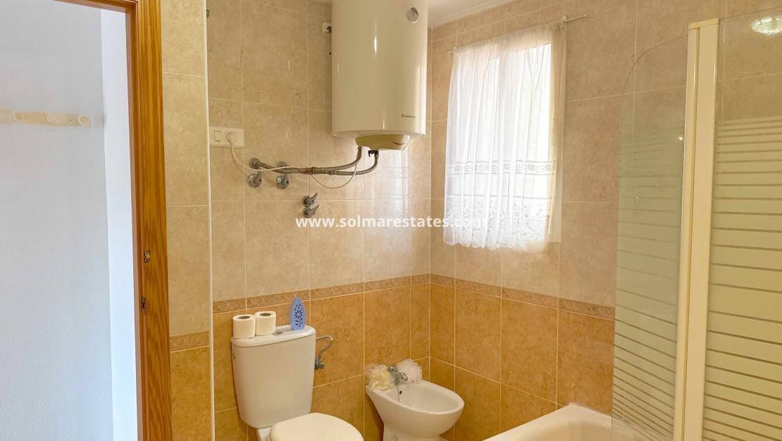 2 Zimmer Apartment zu verkaufen in Cabo Roig mit Pool Garage - 184.950 € (Ref: 10175737)