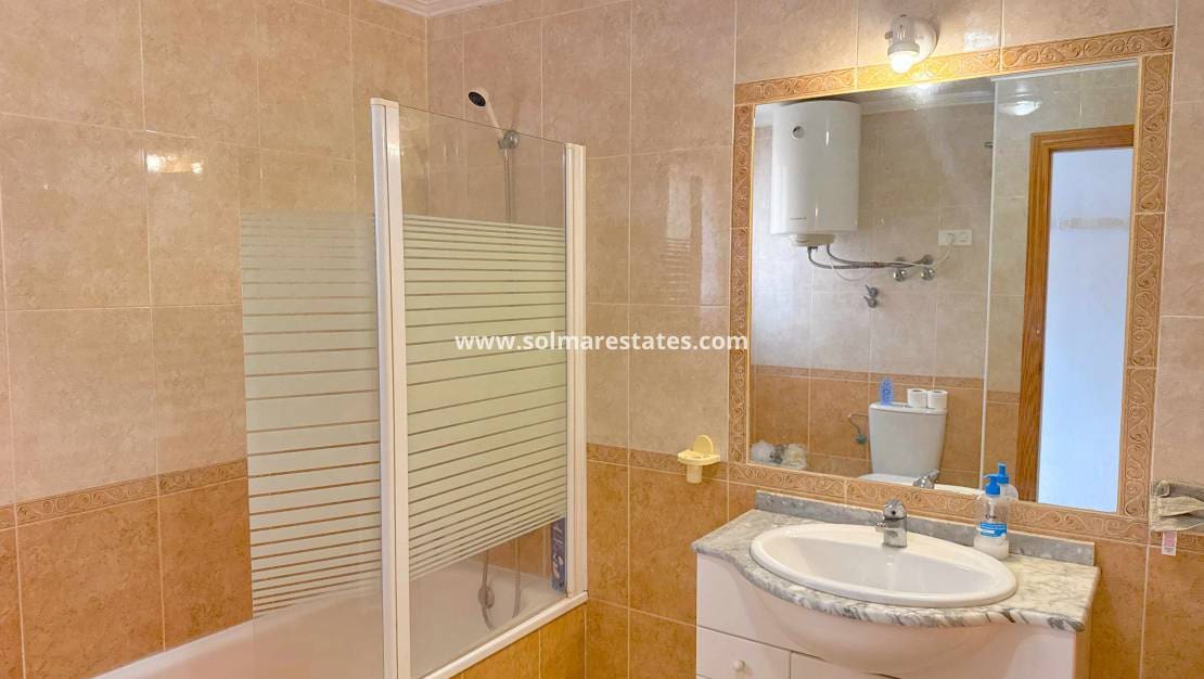 2 Zimmer Apartment zu verkaufen in Cabo Roig mit Pool Garage - 184.950 € (Ref: 10175737)