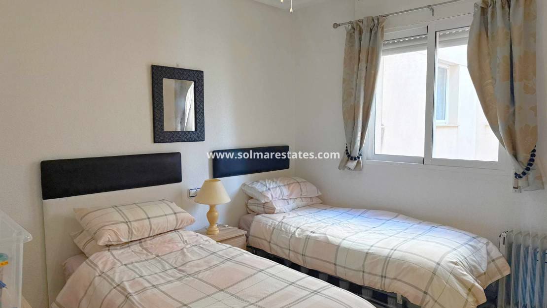 2 Zimmer Apartment zu verkaufen in Cabo Roig mit Pool Garage - 184.950 € (Ref: 10175737)