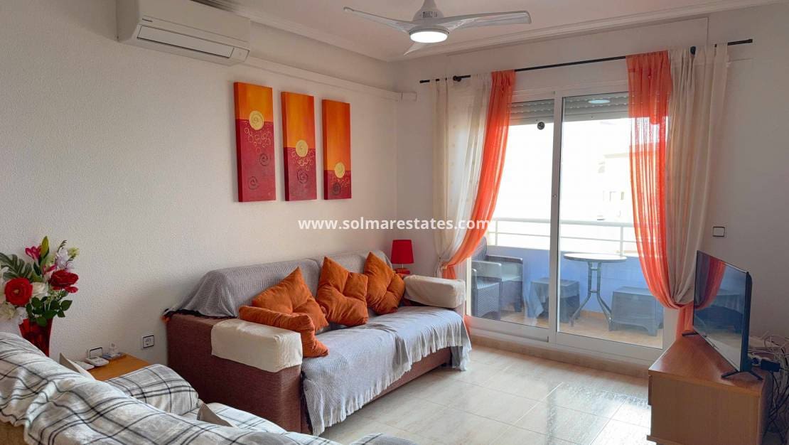 2 Zimmer Apartment zu verkaufen in Cabo Roig mit Pool Garage - 184.950 € (Ref: 10175737)