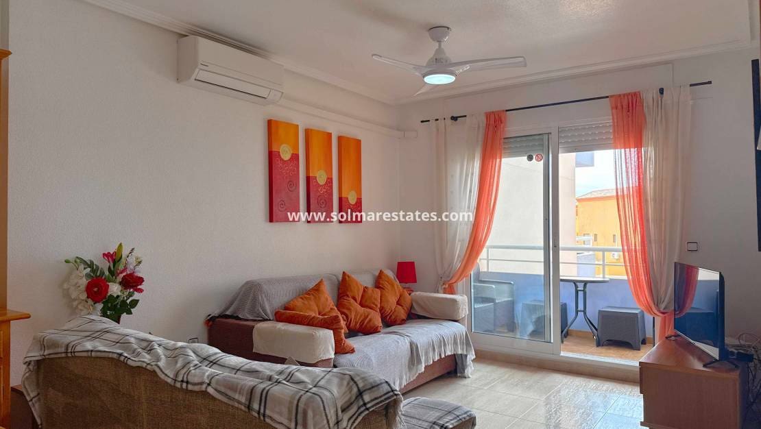2 Zimmer Apartment zu verkaufen in Cabo Roig mit Pool Garage - 184.950 € (Ref: 10175737)