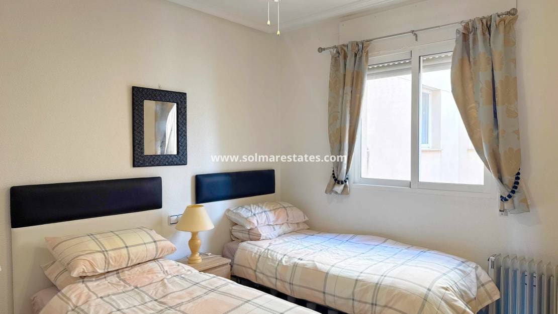 2 Zimmer Apartment zu verkaufen in Cabo Roig mit Pool Garage - 184.950 € (Ref: 10175737)