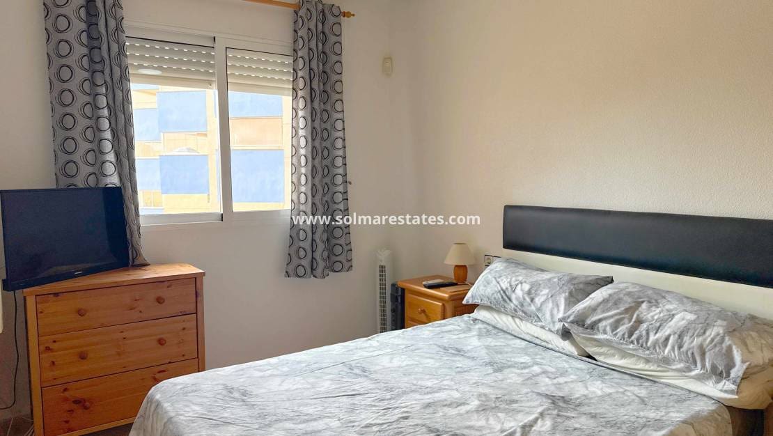 2 Zimmer Apartment zu verkaufen in Cabo Roig mit Pool Garage - 184.950 € (Ref: 10175737)