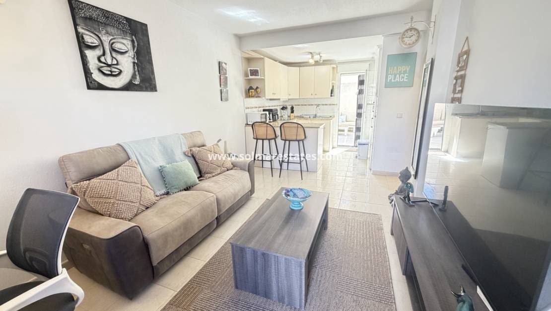 2 soveværelse Lejlighed til salg i Villamartin med swimmingpool garage - € 159.995 (Ref: 10177449)