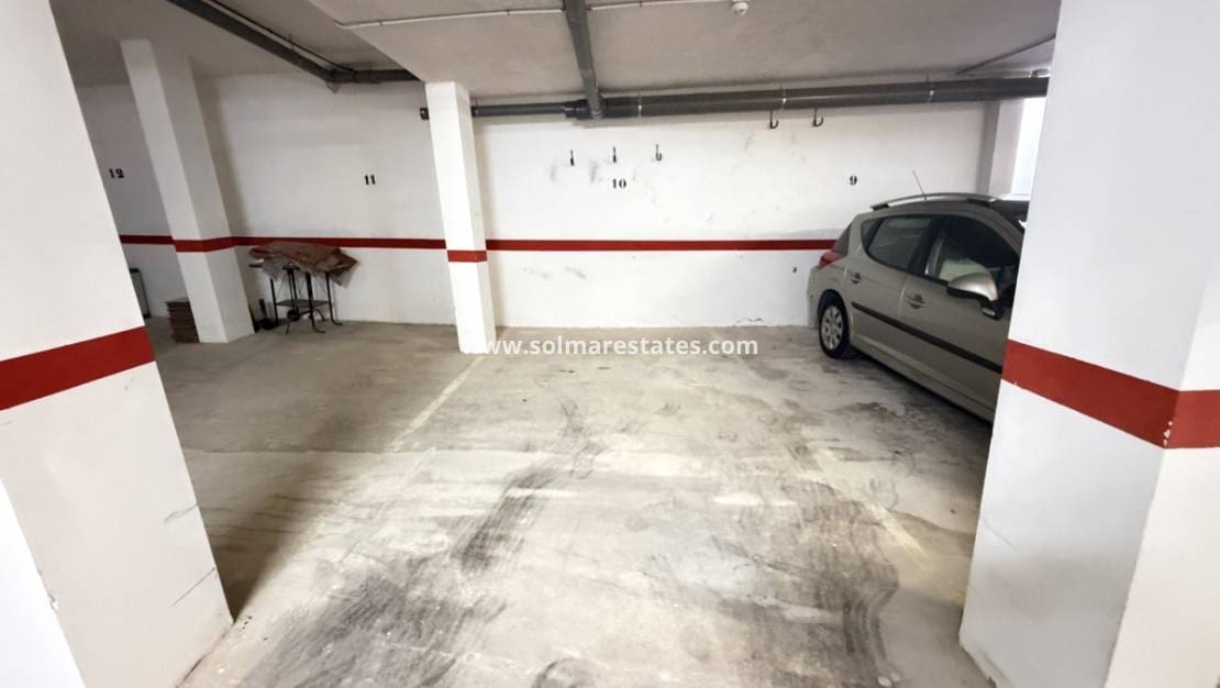 2 soveværelse Lejlighed til salg i Villamartin med swimmingpool garage - € 159.995 (Ref: 10177449)