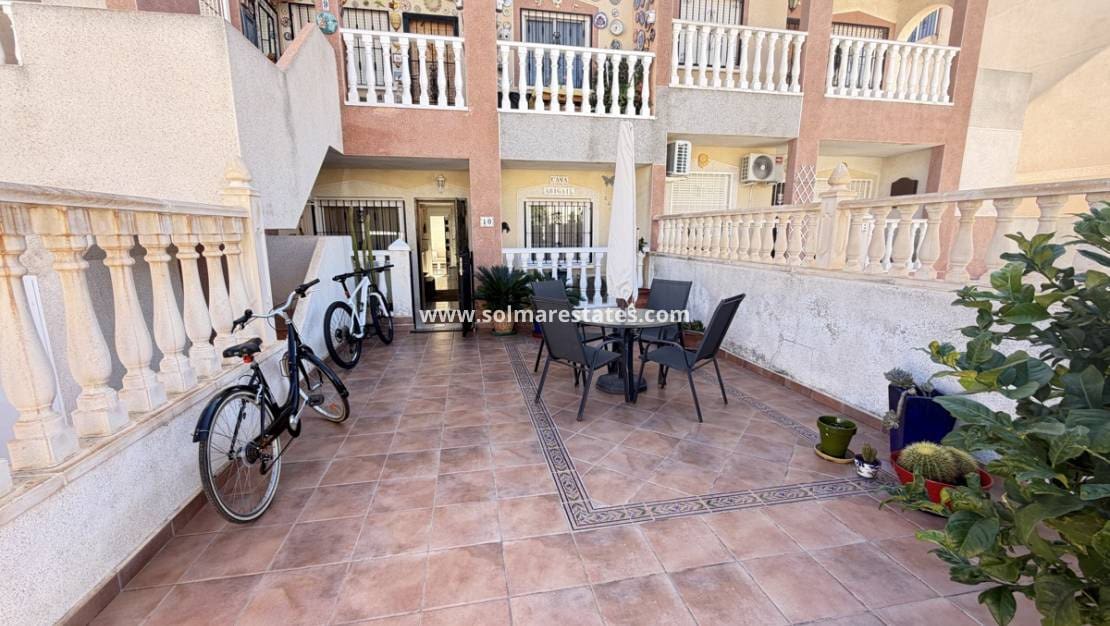 2 soveværelse Lejlighed til salg i Villamartin med swimmingpool garage - € 159.995 (Ref: 10177449)