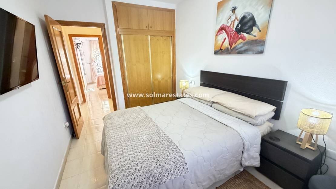 2 soveværelse Lejlighed til salg i Villamartin med swimmingpool garage - € 159.995 (Ref: 10177449)