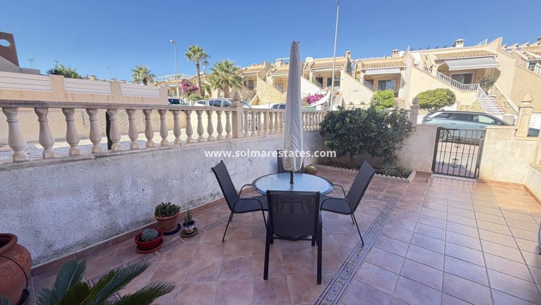 2 soveværelse Lejlighed til salg i Villamartin med swimmingpool garage - € 159.995 (Ref: 10177449)