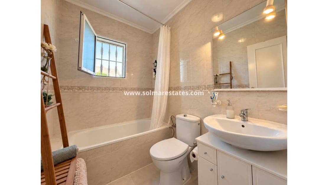 3 sovrum Hus till salu i Playa Flamenca med pool garage - 215 000 € (Ref: 10180905)