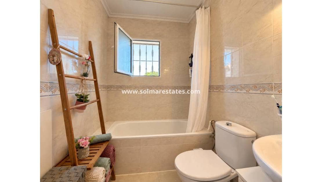 3 sovrum Hus till salu i Playa Flamenca med pool garage - 215 000 € (Ref: 10180905)