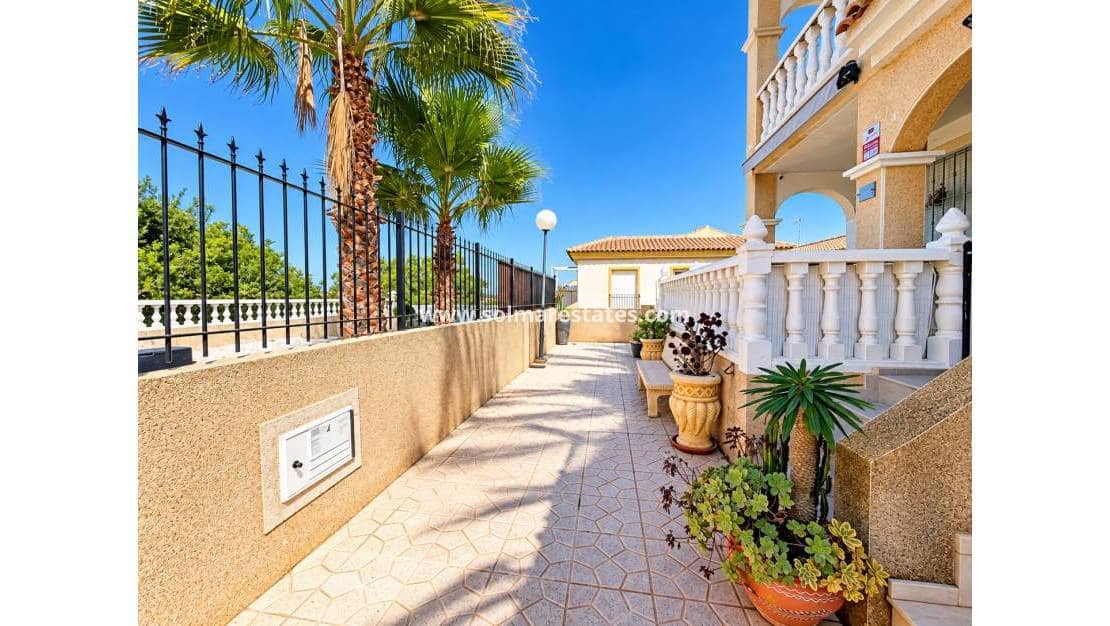 3 sovrum Hus till salu i Playa Flamenca med pool garage - 215 000 € (Ref: 10180905)