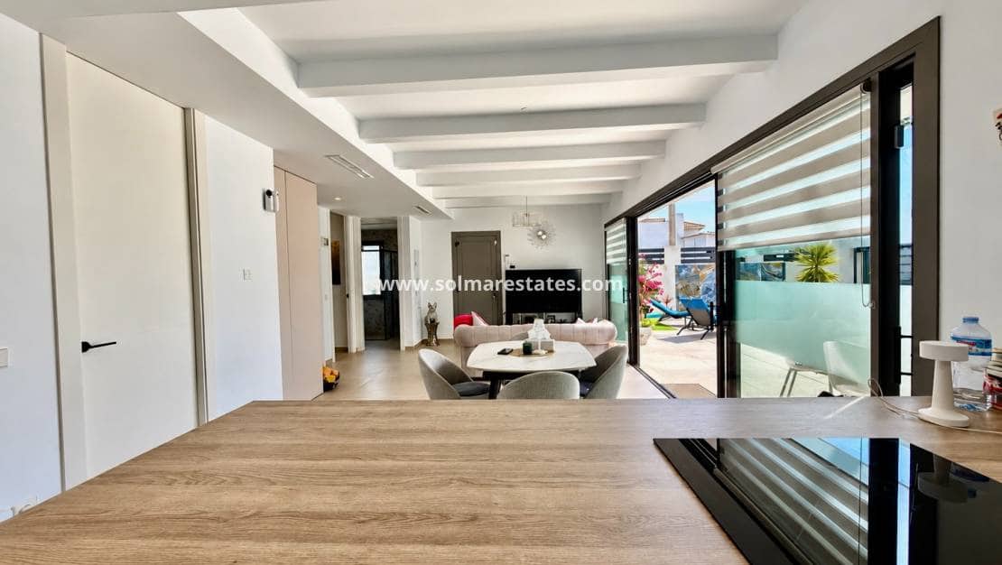 3 camera da letto Villa in vendita in Villamartin con piscina - 524.900 € (Rif: 10180906)
