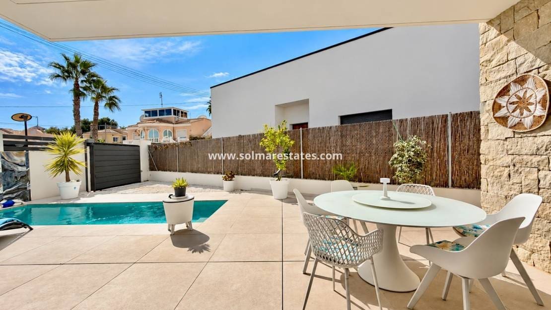 3 camera da letto Villa in vendita in Villamartin con piscina - 524.900 € (Rif: 10180906)