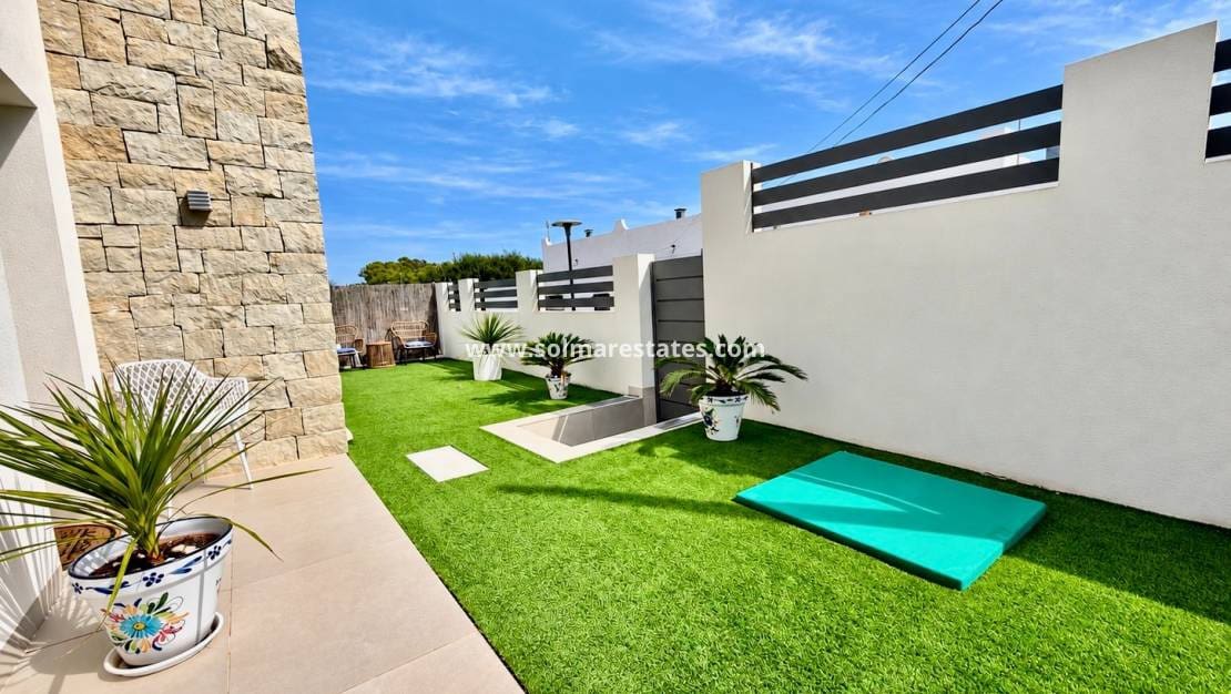 3 camera da letto Villa in vendita in Villamartin con piscina - 524.900 € (Rif: 10180906)