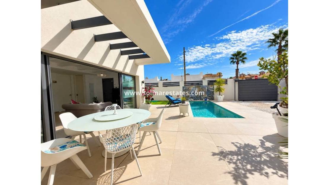 3 camera da letto Villa in vendita in Villamartin con piscina - 524.900 € (Rif: 10180906)