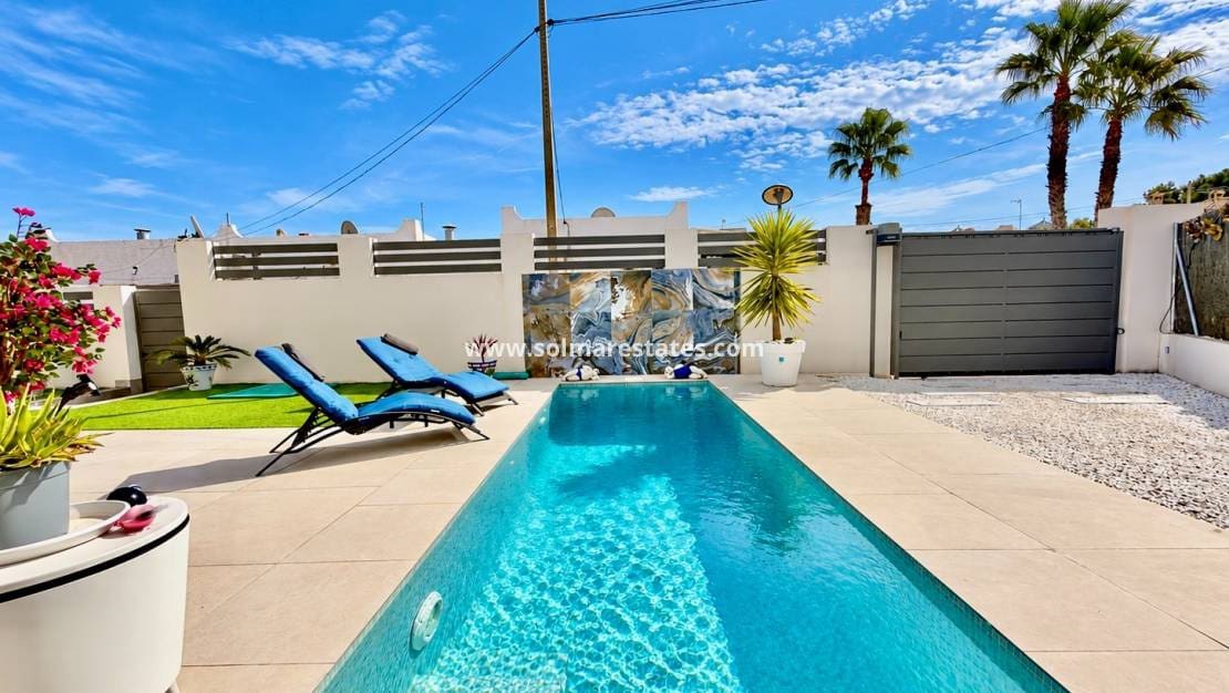 3 camera da letto Villa in vendita in Villamartin con piscina - 524.900 € (Rif: 10180906)