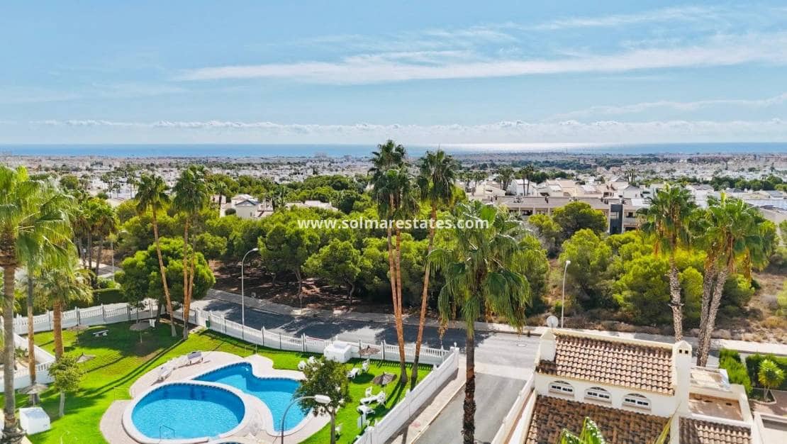 2 slaapkamer Bungalow te koop in Villamartin met zwembad - € 240.000 (Ref: 10180907)