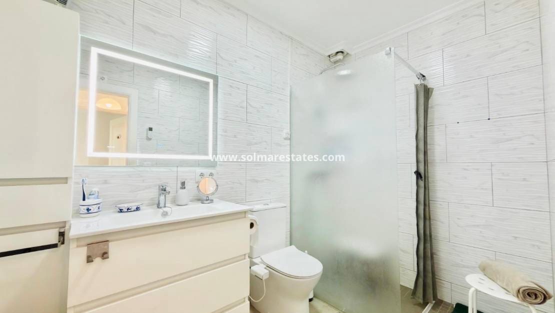 2 slaapkamer Bungalow te koop in Villamartin met zwembad - € 240.000 (Ref: 10180907)