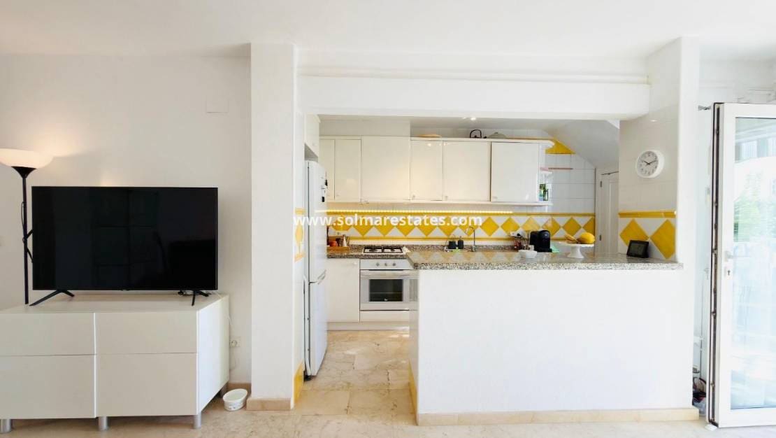 2 slaapkamer Bungalow te koop in Villamartin met zwembad - € 240.000 (Ref: 10180907)