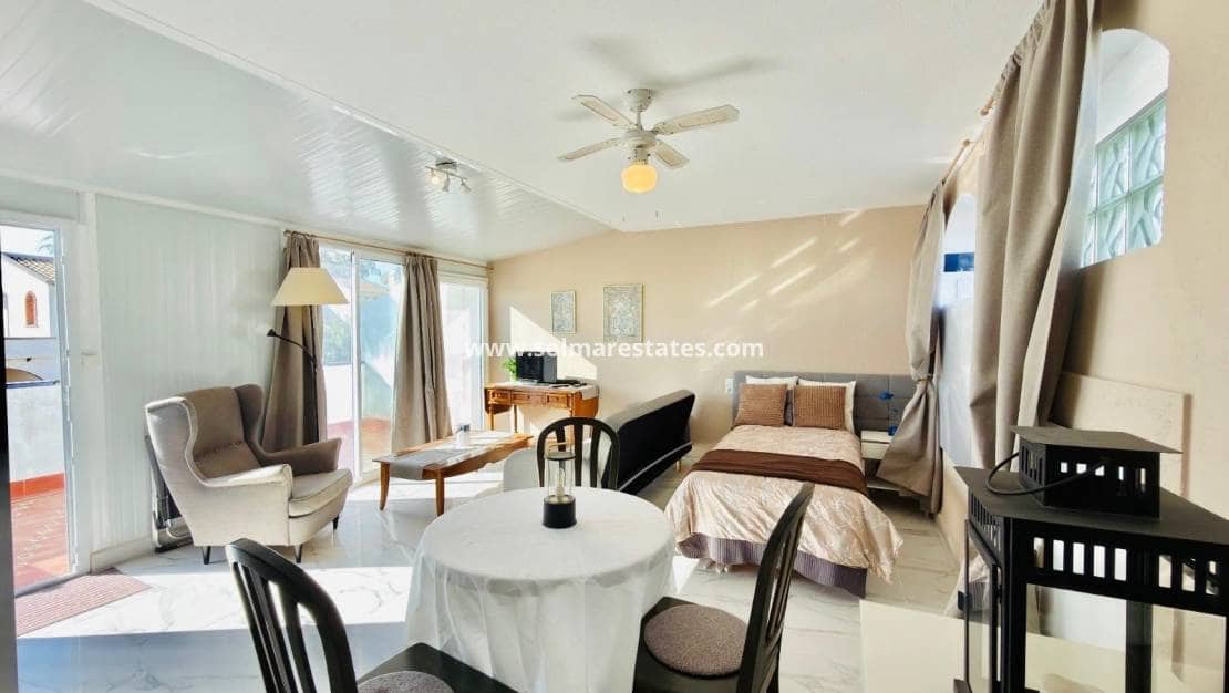 2 slaapkamer Bungalow te koop in Villamartin met zwembad - € 240.000 (Ref: 10180907)