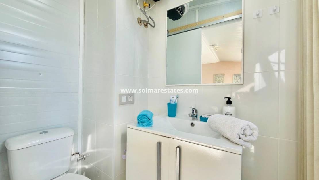 2 slaapkamer Bungalow te koop in Villamartin met zwembad - € 240.000 (Ref: 10180907)
