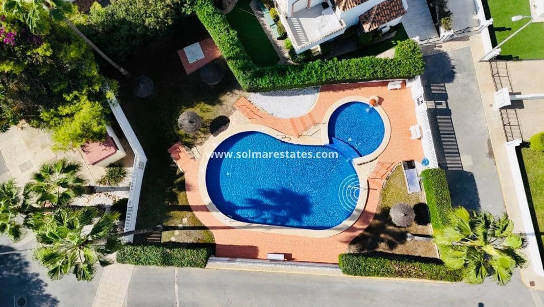 2 slaapkamer Bungalow te koop in Villamartin met zwembad - € 240.000 (Ref: 10180907)