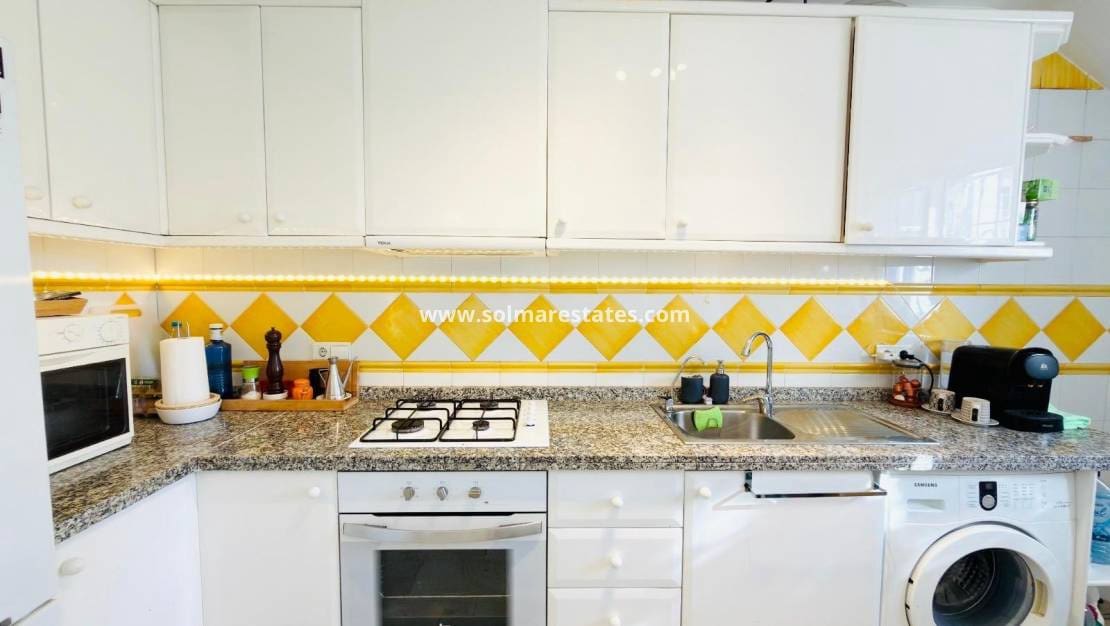 2 slaapkamer Bungalow te koop in Villamartin met zwembad - € 240.000 (Ref: 10180907)