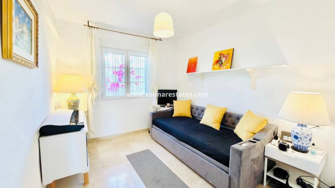 2 slaapkamer Bungalow te koop in Villamartin met zwembad - € 240.000 (Ref: 10180907)