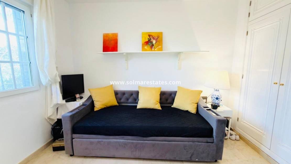 2 slaapkamer Bungalow te koop in Villamartin met zwembad - € 240.000 (Ref: 10180907)