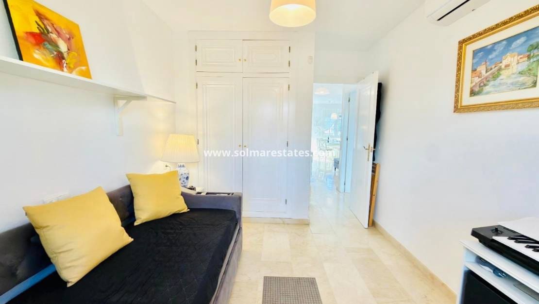 2 slaapkamer Bungalow te koop in Villamartin met zwembad - € 240.000 (Ref: 10180907)