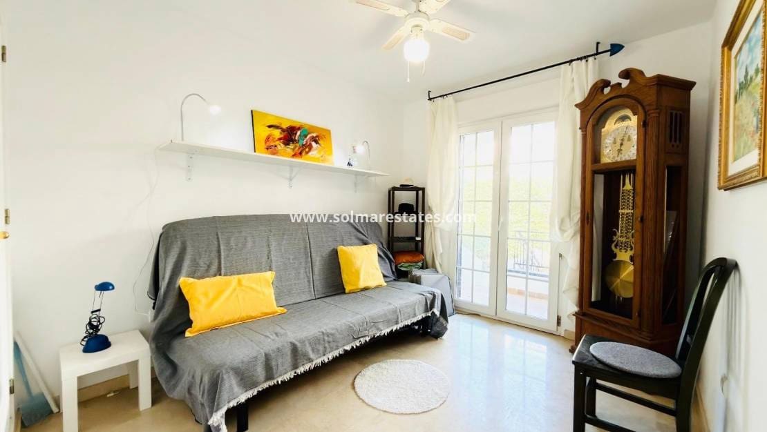 2 slaapkamer Bungalow te koop in Villamartin met zwembad - € 240.000 (Ref: 10180907)