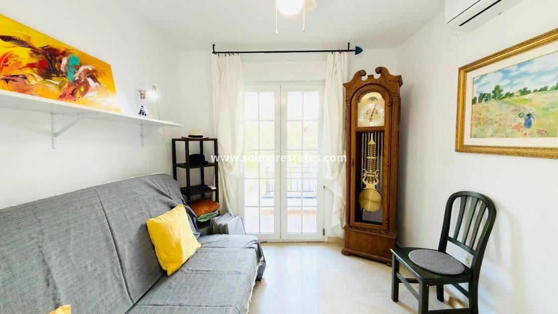 2 slaapkamer Bungalow te koop in Villamartin met zwembad - € 240.000 (Ref: 10180907)