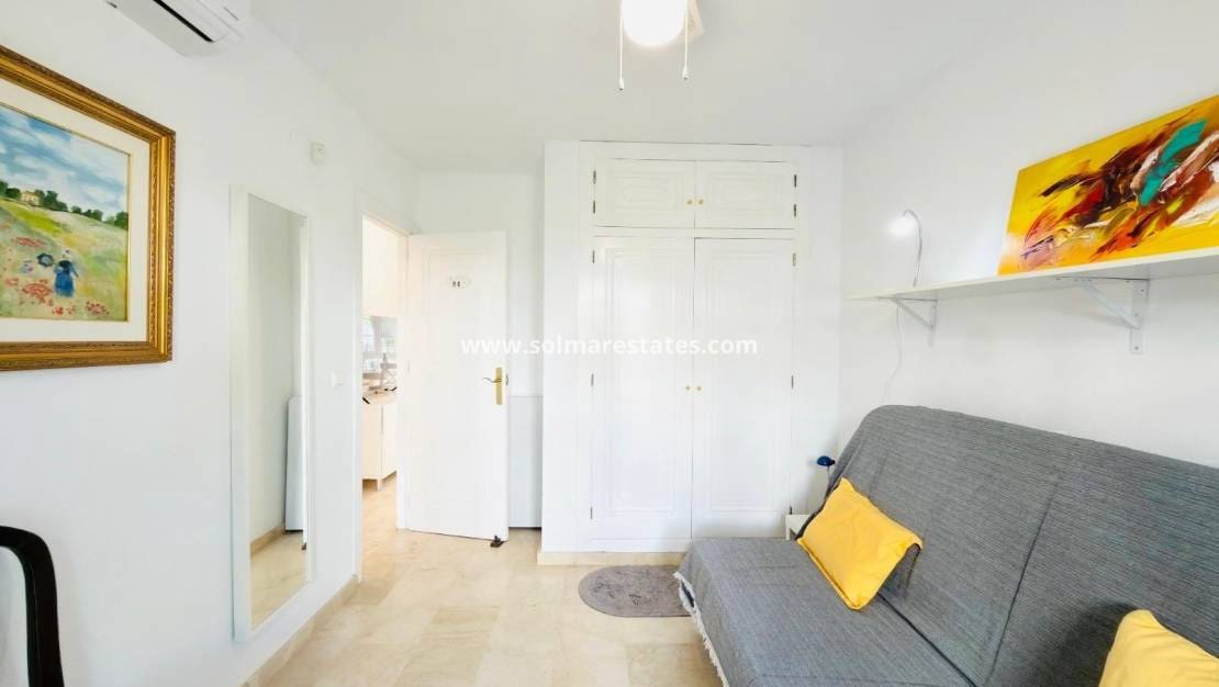 2 slaapkamer Bungalow te koop in Villamartin met zwembad - € 240.000 (Ref: 10180907)