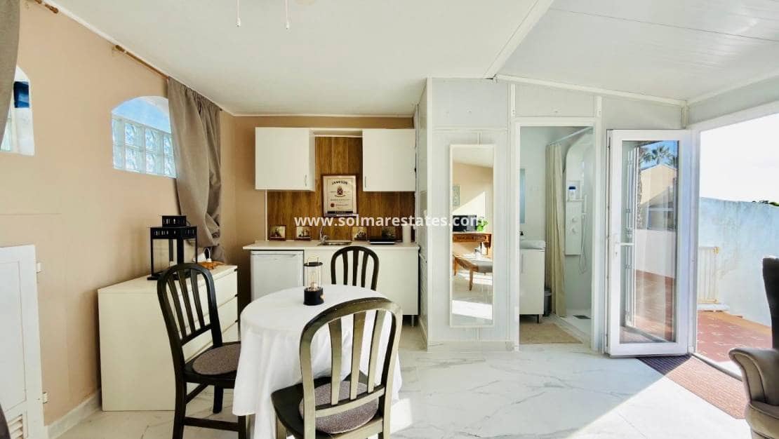 2 slaapkamer Bungalow te koop in Villamartin met zwembad - € 240.000 (Ref: 10180907)