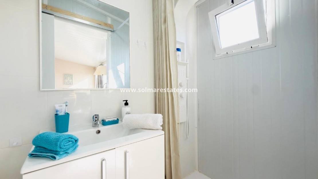 2 slaapkamer Bungalow te koop in Villamartin met zwembad - € 240.000 (Ref: 10180907)