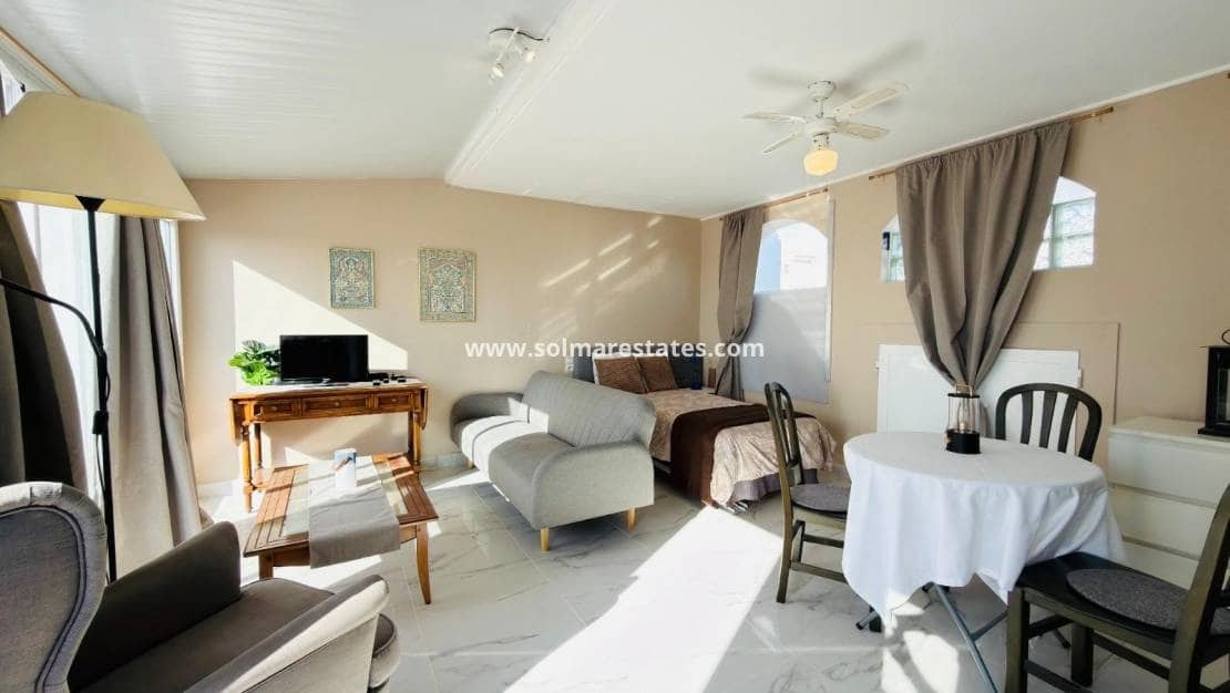 2 slaapkamer Bungalow te koop in Villamartin met zwembad - € 240.000 (Ref: 10180907)