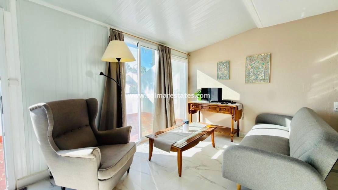 2 slaapkamer Bungalow te koop in Villamartin met zwembad - € 240.000 (Ref: 10180907)