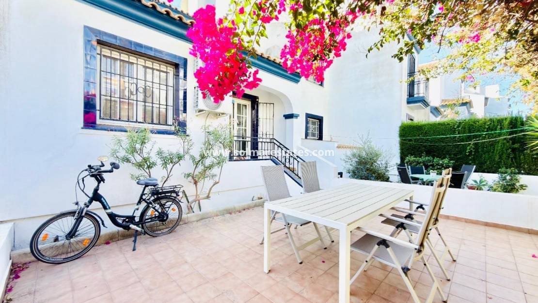 2 slaapkamer Bungalow te koop in Villamartin met zwembad - € 240.000 (Ref: 10180907)