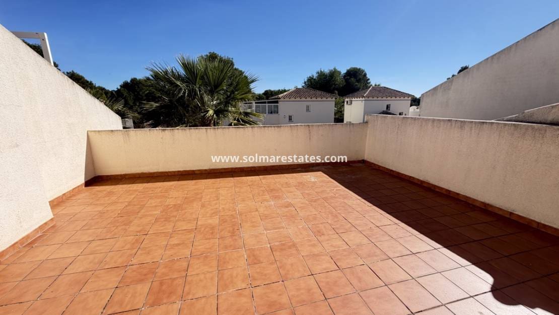 3 soverom Hus til salgs i Villamartin med svømmebasseng garasje - € 269 995 (Ref: 10182095)