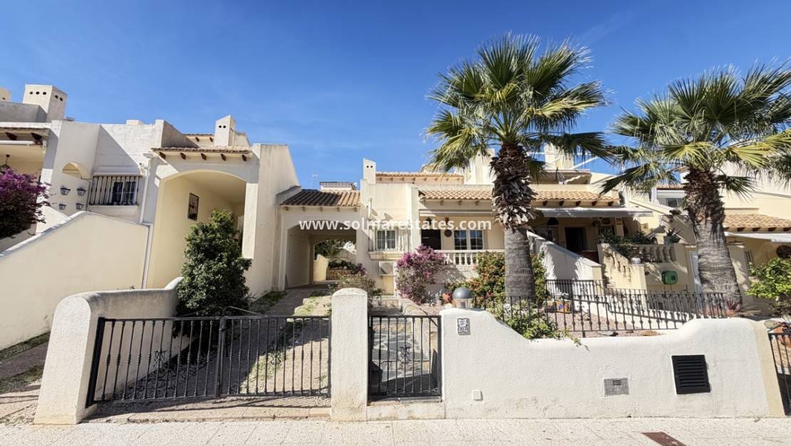 3 soverom Hus til salgs i Villamartin med svømmebasseng garasje - € 269 995 (Ref: 10182095)