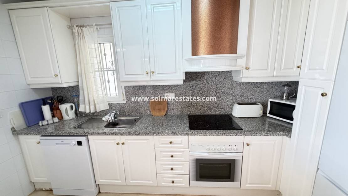 3 soverom Hus til salgs i Villamartin med svømmebasseng garasje - € 269 995 (Ref: 10182095)