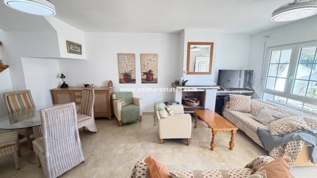 3 soverom Hus til salgs i Villamartin med svømmebasseng garasje - € 269 995 (Ref: 10182095)