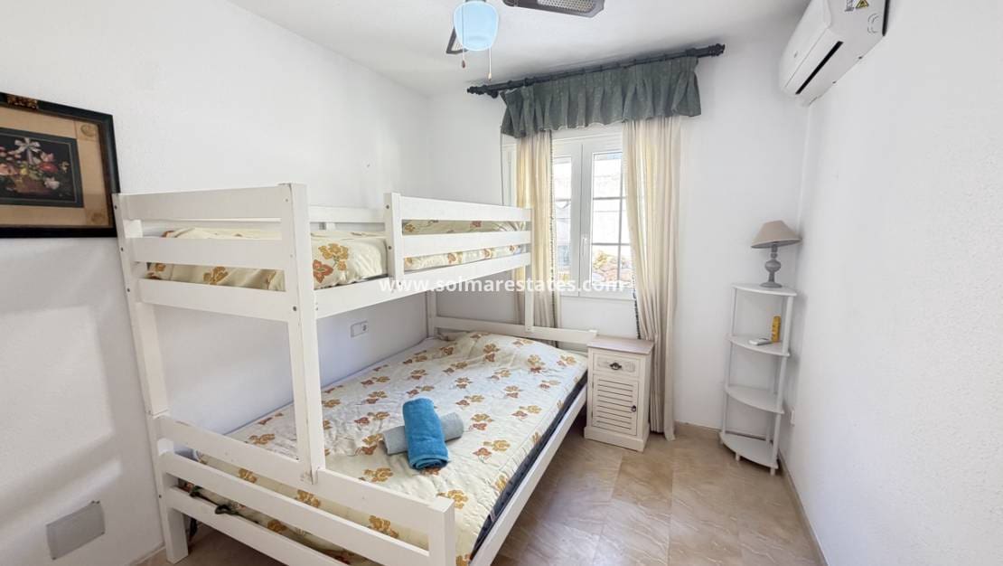 3 soverom Hus til salgs i Villamartin med svømmebasseng garasje - € 269 995 (Ref: 10182095)