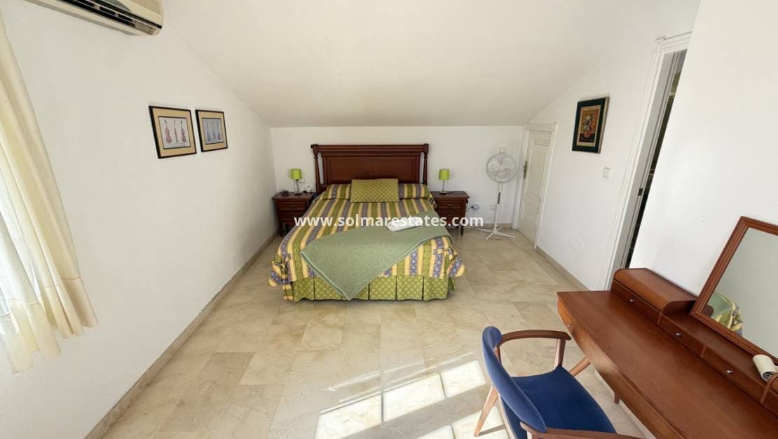 3 soverom Hus til salgs i Villamartin med svømmebasseng garasje - € 269 995 (Ref: 10182095)
