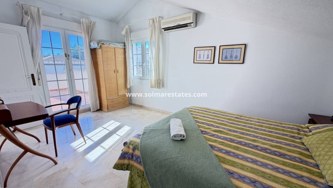 3 soverom Hus til salgs i Villamartin med svømmebasseng garasje - € 269 995 (Ref: 10182095)