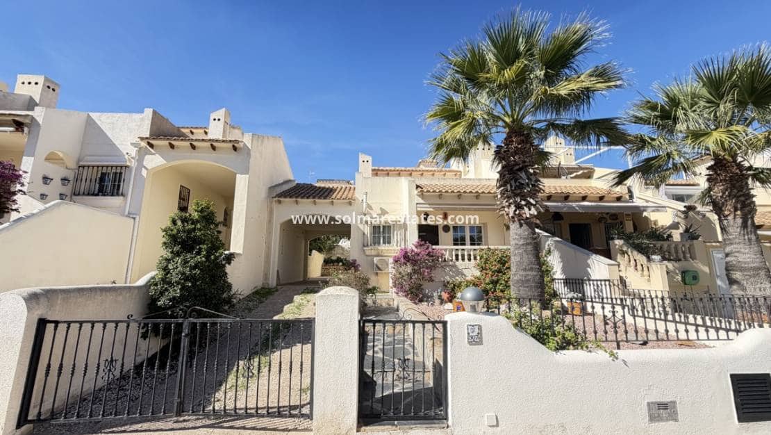 3 soverom Hus til salgs i Villamartin med svømmebasseng garasje - € 269 995 (Ref: 10182095)